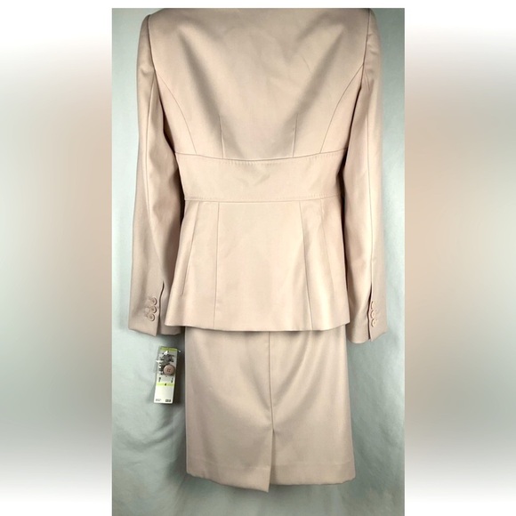 Anne Klein Women’s Size 4 Blush 2 Piece Skirt Suit Mock Pockets Business Career - Picture 2 of 15